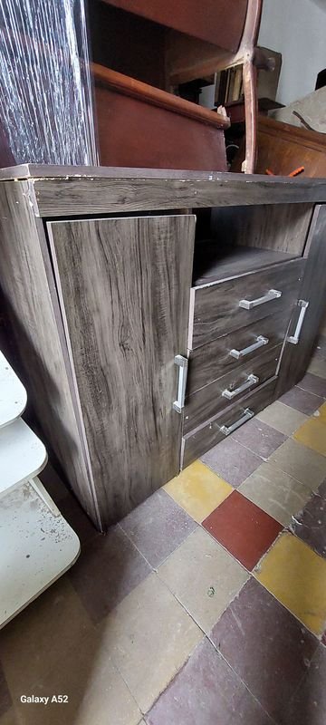 Comoda en MDF con Avería, Esta Floja - imagen 3