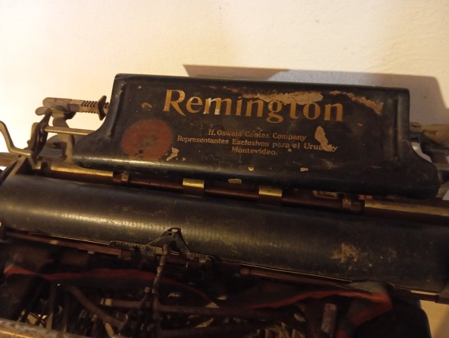 Antigua máquina de escribir Remington para coleccionistas - imagen 4