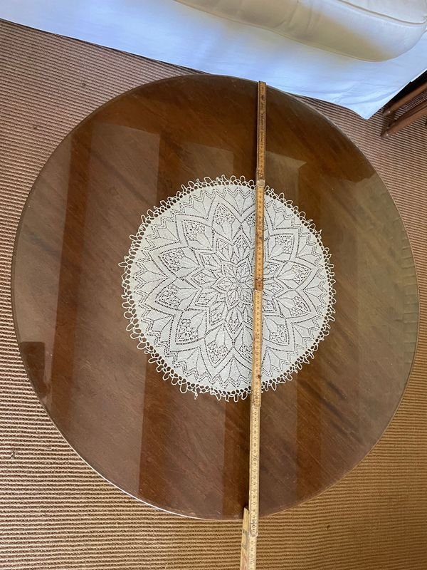 Mesa redonda de madera con tapa de vidrio - imagen 4