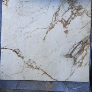 Lote siguiente: Porcelanatos con Diseño Mármol Beige y Marrón
