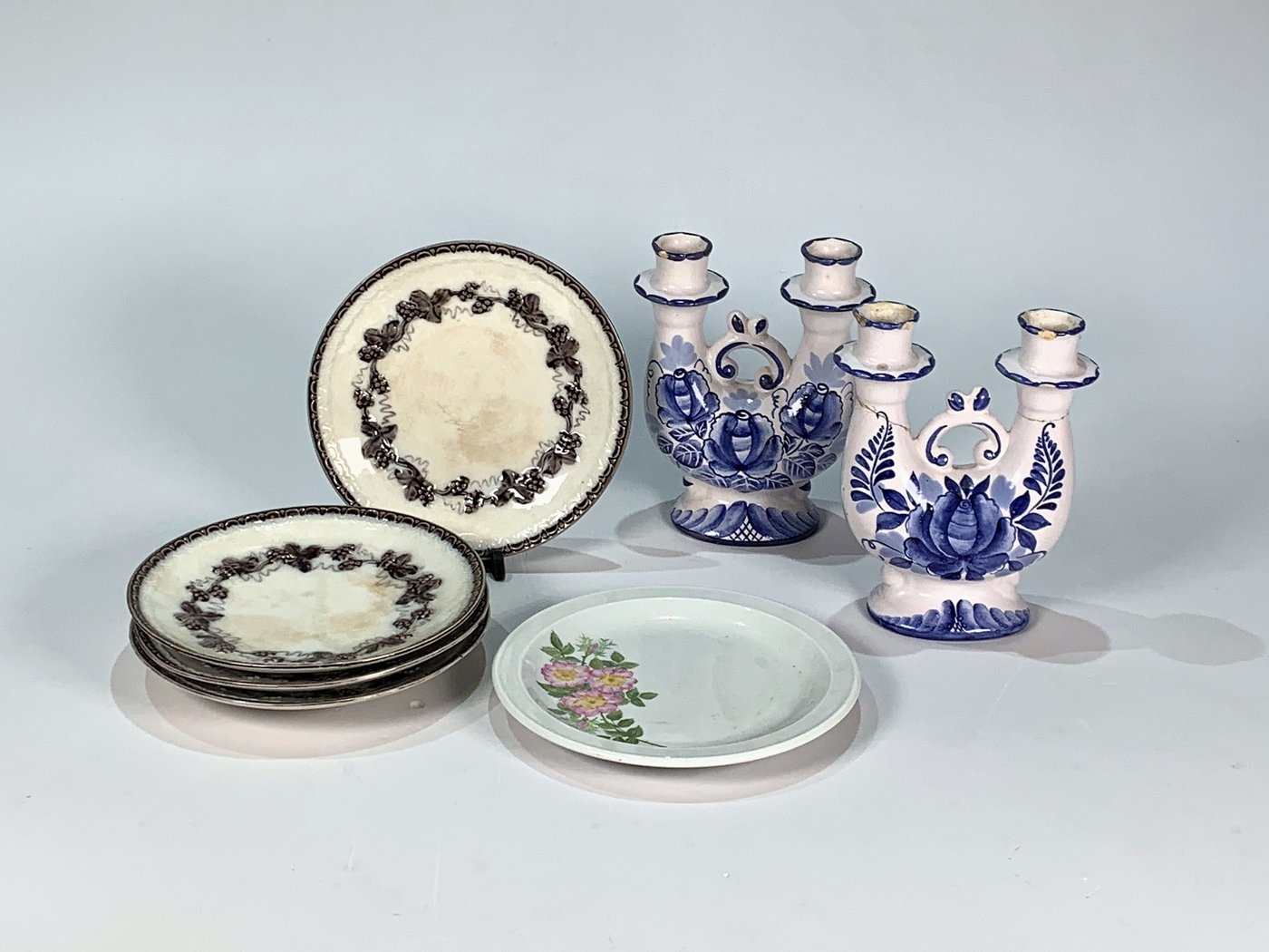 Conjunto de 7 piezas: Candelabros y platos de postre en cerámica y porcelana