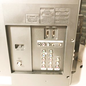 Televisor Philips de 32" con control remoto, funcionando - imagen 6