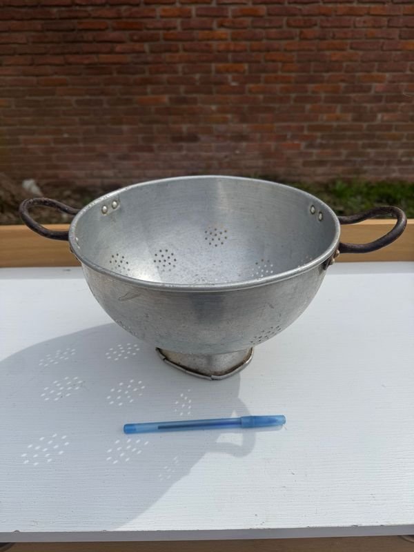 Colador de Aluminio con Asas Metálicas