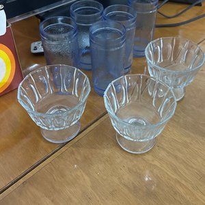 Lote siguiente: Set de 6 Vasos Compoteras de Vidrio Azul