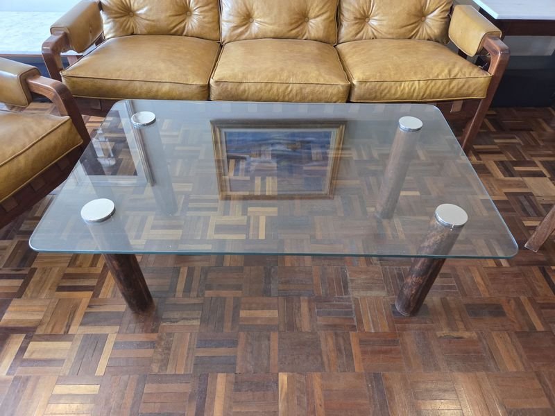 Mesa de vidrio con patas desenroscables y diseño moderno - imagen 2