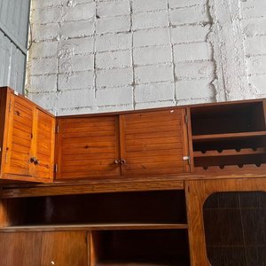 Mueble Esquinero de Madera con Estantes y Bodega para Botellas - imagen 7