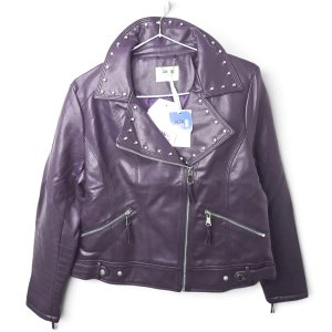 Lote siguiente: Campera Motoquera Cuero Ecológico Violeta Tachas Plateadas Alta Mar Talle M