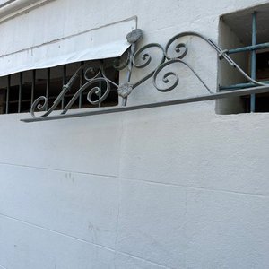 Armazón de Hierro Forjado con Detalles Ornamentales - imagen 4