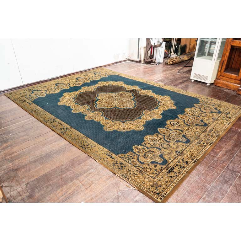 Lote siguiente: Gran alfombra acrílica con fondo turquesa y dorado