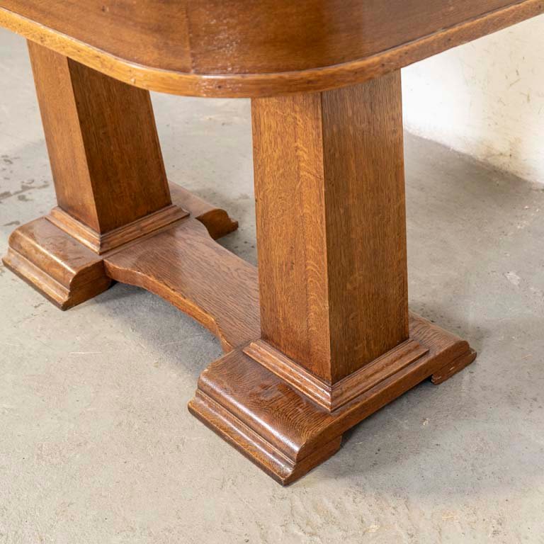 Mesa de comedor en roble con detalles en el enchapado y lustre - imagen 2