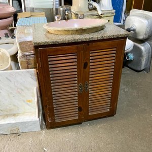 Mueble de Baño con Bacha Rosada y Mesada de Granito - imagen 1