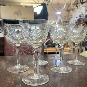 Juego de 6 Copas Antiguas de Cristal Tallado con Decoración Geométrica y Floral - imagen 1