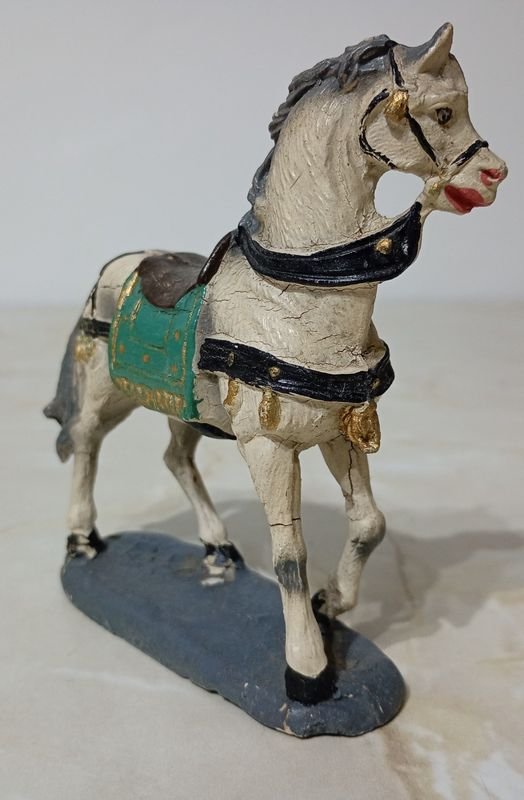 Estatuilla coleccionable de caballo en Yeso - imagen 4