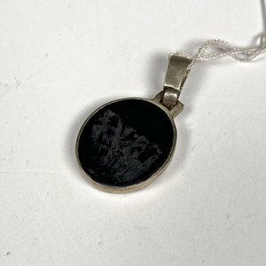 Colgante de Plata con Imagen Religiosa de la Virgen María - imagen 3