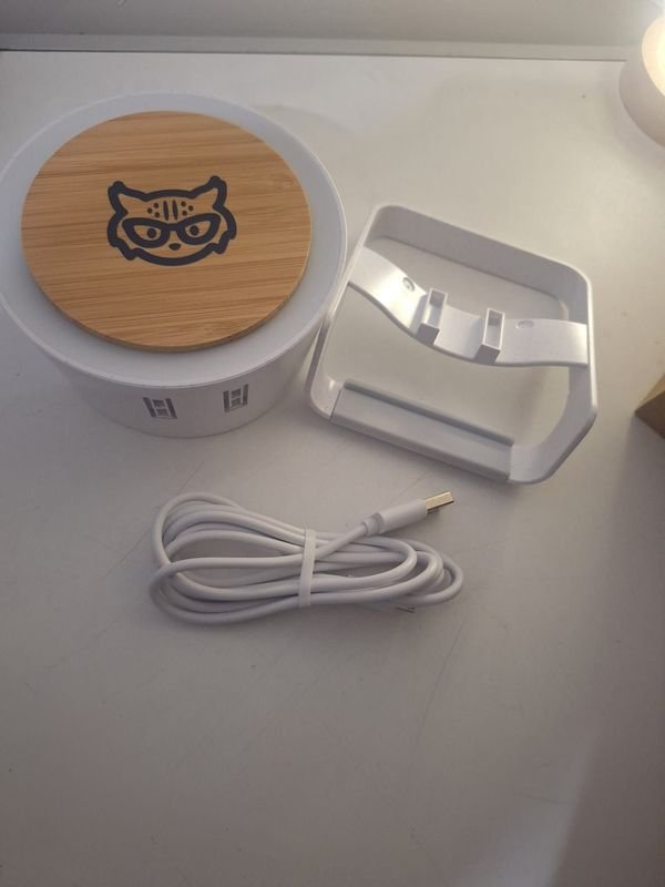 Parlante Bluetooth Inalámbrico con Soporte y Cable Cargador - imagen 3