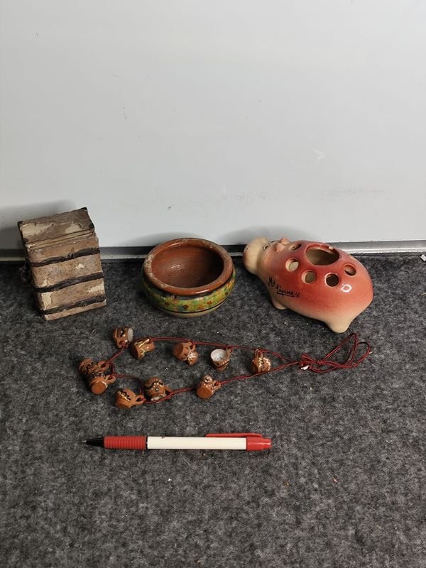 Lote de 4 piezas decorativas de cerámica