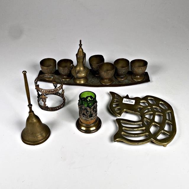 Juego de Licor de Bronce con Posafuente y Soportes Decorativos