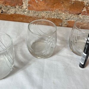 Juego de 4 Vasos para Whisky con Diseño Ondulado - imagen 7