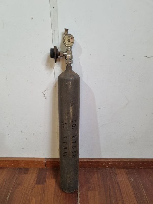 Cilindro de Metal para Oxígeno o CO2 con Manómetro y Regulador