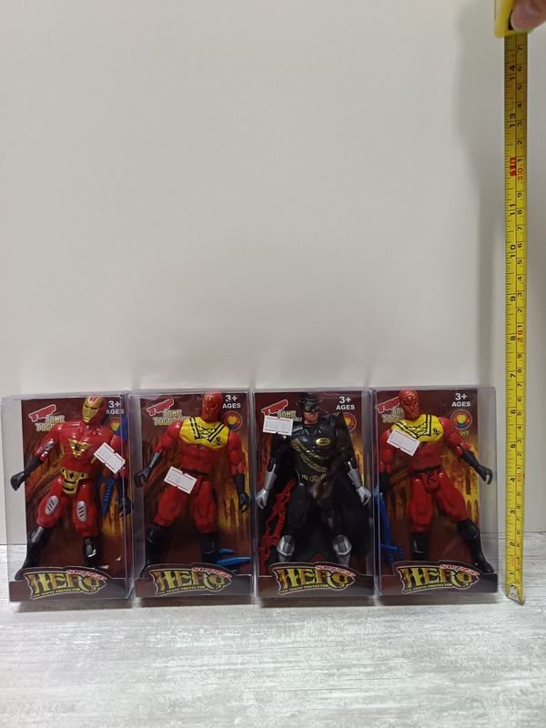 Figuras de acción de superhéroes en paquete - imagen 1