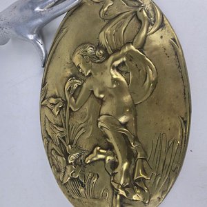 Placa Art Nouveau en Bronce con Figura Femenina y Flora - imagen 1
