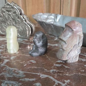 Lote de 3 Tallas Miniatura, Servilletero y Platito en Peltre y Platina - imagen 3