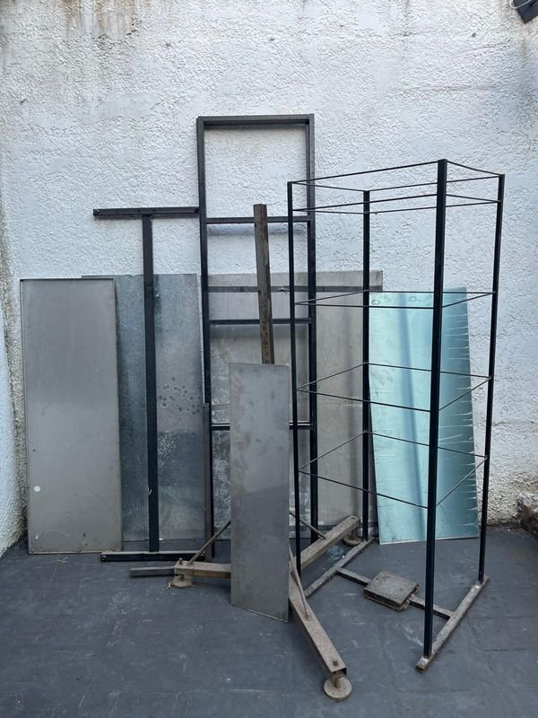 Materiales de Herrería en Venta: Marcas de Hierro, Recortes de Chapa y Perfiles Variados