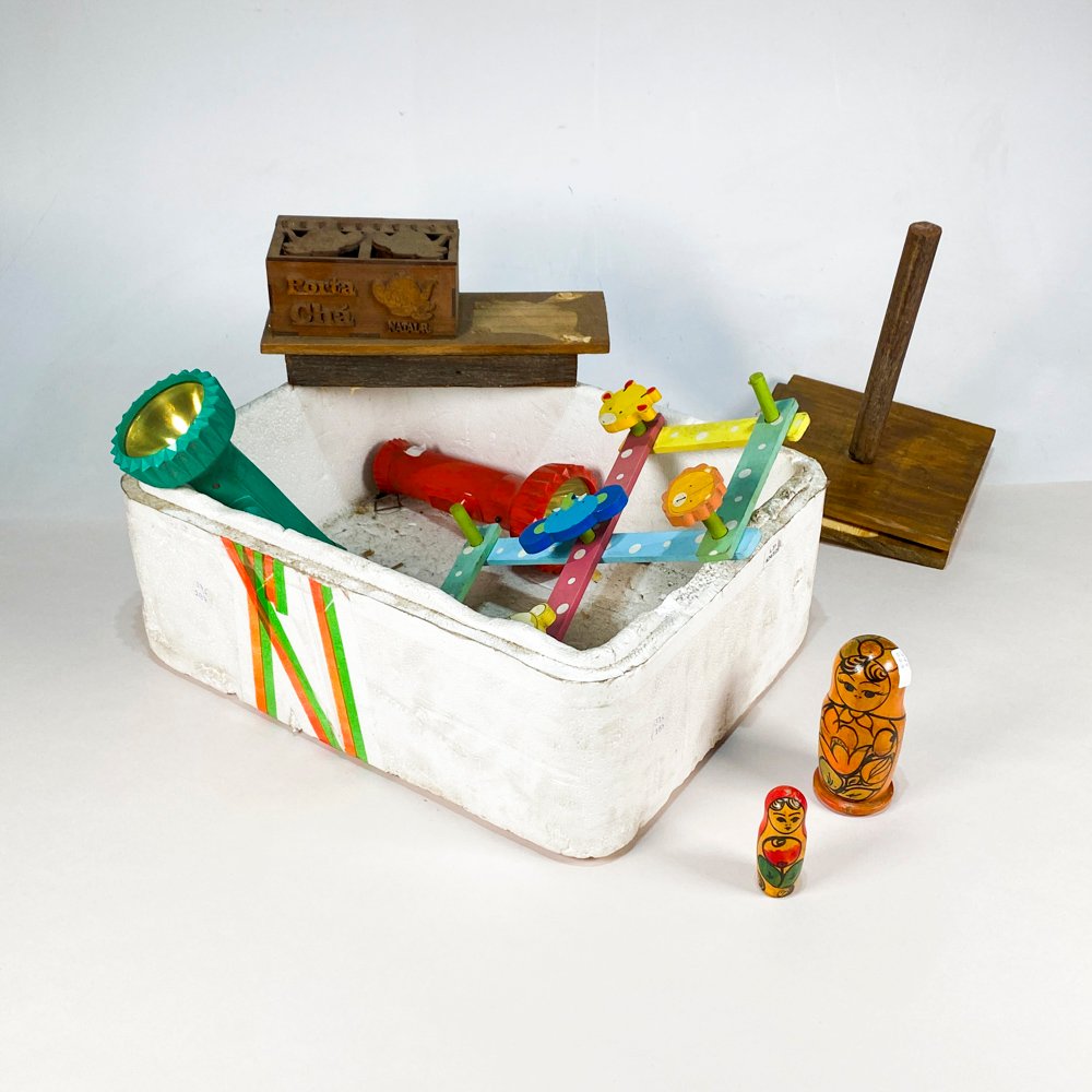 Lote siguiente: Colección de objetos antiguos y decorativos