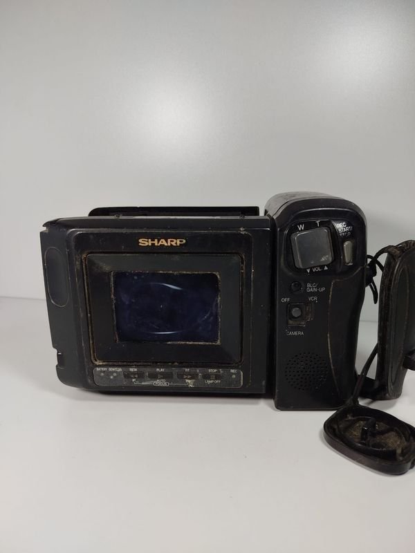 Antigua cámara de filmar con casetera y pantalla LCD marca SHARP - imagen 3