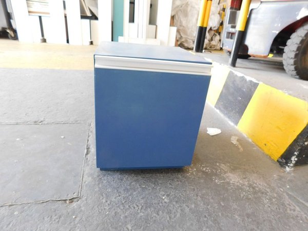 Muebles de melamina azul con puerta - imagen 1