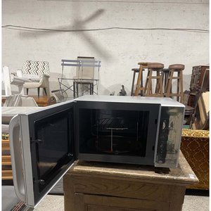 Microondas Midea Plateado con Puerta Negra - imagen 2