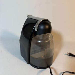 Cafetera Nespresso Essenza Automática C100 Negra 110V - imagen 3