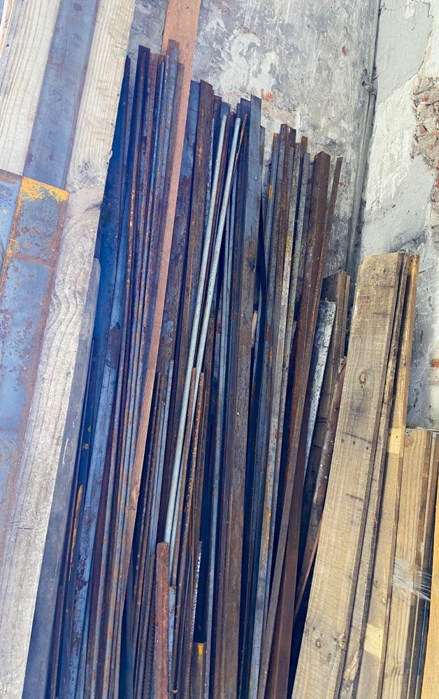 Lote de Planchuelas y Varillas de Hierro Variadas