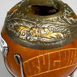 Mate con linda virola de plata y oro decorada, con soporte - imagen 4
