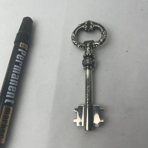 Destapador Niquelado con Diseño de Llave Antigua - imagen 2
