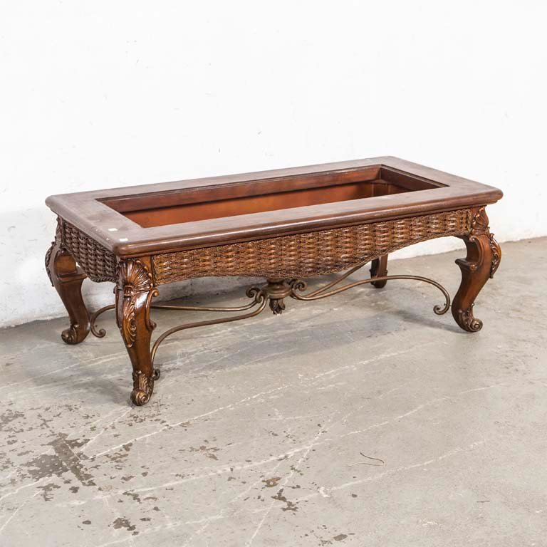 Lote anterior: Mesa de living de madera y ratán con detalles