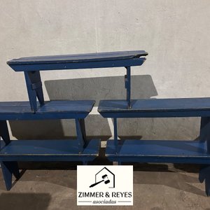 Cinco Bancos de Madera Azules Rústicos - imagen 4