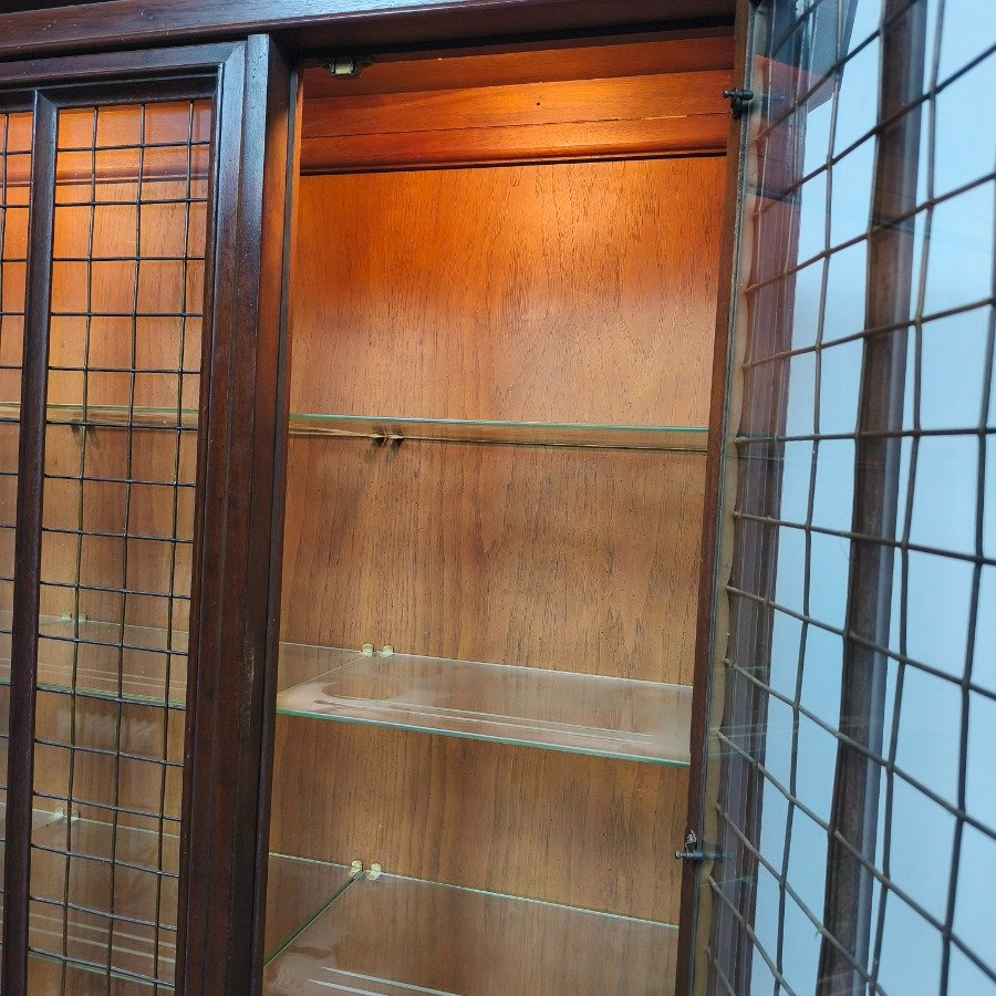 Muebles de Madera con Puertas de Vidrio y Estructura de Madera - imagen 33