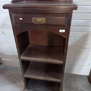 Lote anterior: Mueble Auxiliar de Madera con Cajón y Estantes