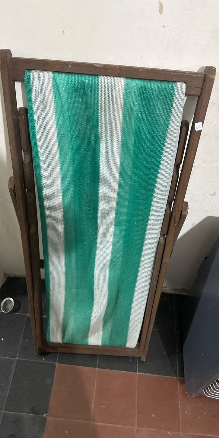 Reposera Plegable de Madera con Tela Rayada Verde y Blanca