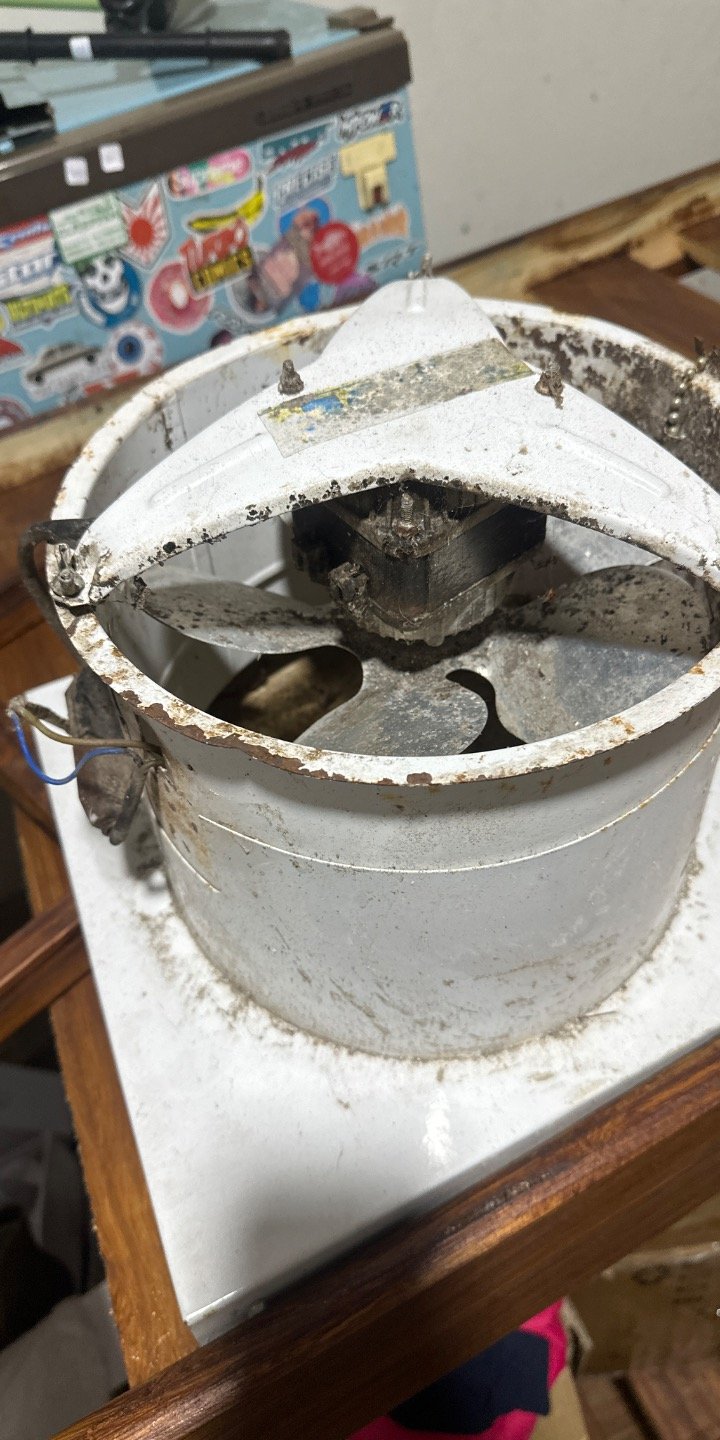 Lote siguiente: Estractor de metal antiguo con tapa y mango
