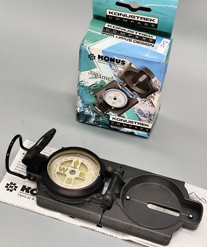 Brújula Konus Konustrek Plegable con Mira y Nivel