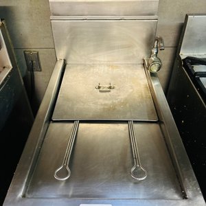 Lote #035 – Fritador a gas en Ac/Inox 304, con dos canastos y canilla – 40x69x89cm - imagen 2