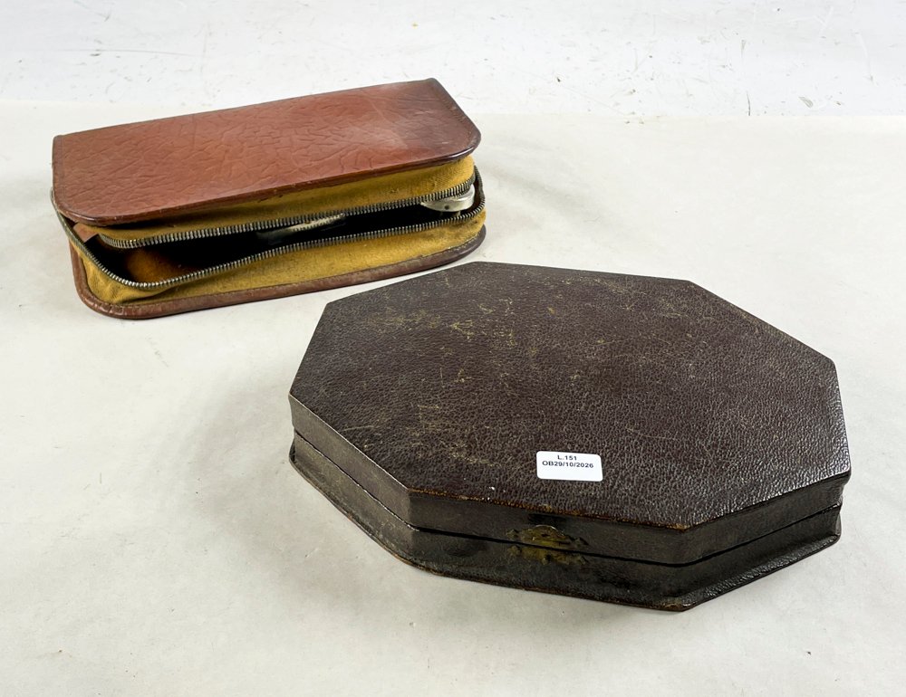Dos Estuches Antiguos de Tocador con Accesorios