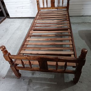 Lote siguiente: Cama de 1 Plaza Estilo Provenzal en Madera