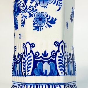 Florero Holandés de Cerámica Blanca con Decoración Floral Azul - Sellado - imagen 2