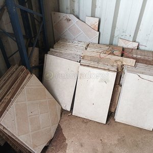 Lote siguiente: Lote de Baldosas Cerámicas Beige con Diseño