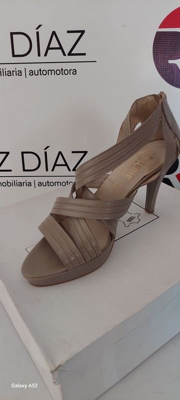 Calzado de Talla 38 en Excelente Condición - imagen 4