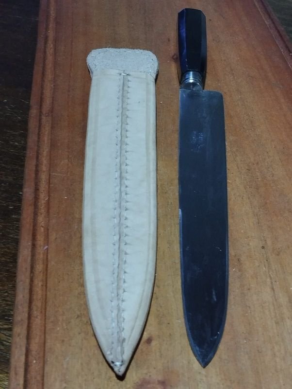 Lote siguiente: Cuchillo de alta calidad con mango largo y hoja de acero inoxidable