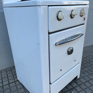 Cocina Eléctrica Esmaltada Blanca con Horno y Dos Hornallas - imagen 2